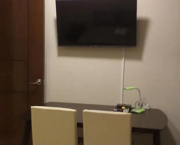 Mactan Newtown With Pool Access *