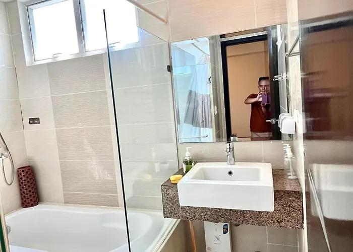 Mactan Newtown With Pool Access Apartment