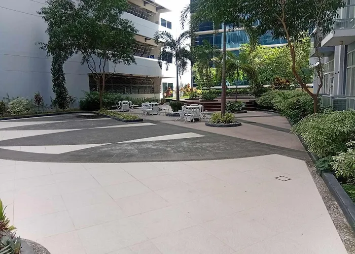 Mactan Newtown With Pool Access Apartment